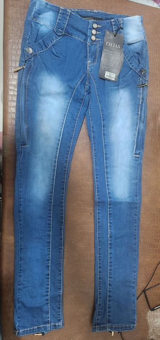 Продам новые джинсы