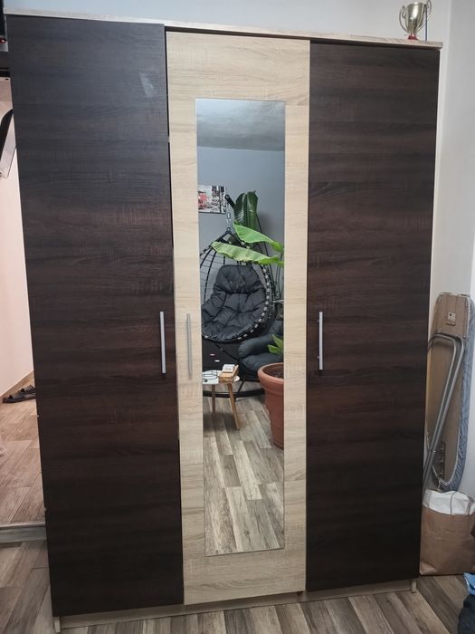 Vând dulap stare bună