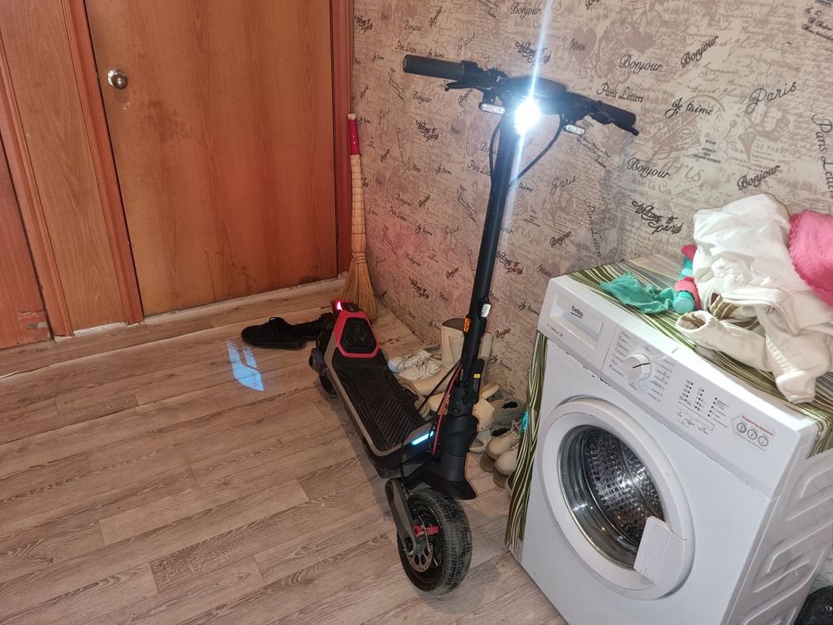 Электро Самокат  Segway Ninebot Kickscooter P100SE.