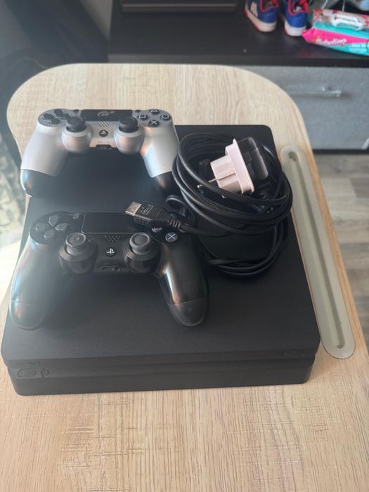 Joc ps4 cu doua manete