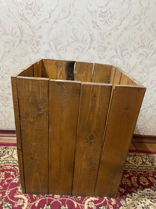 Деревянная подставка для цветов