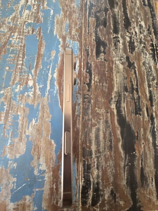 Продавам Iphone 16 pro