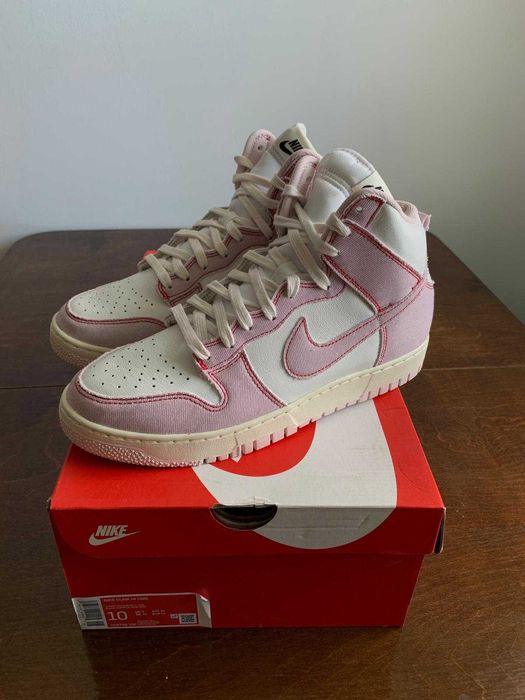 Nike Dunk Hi 1985 summit white/barely rose-university red