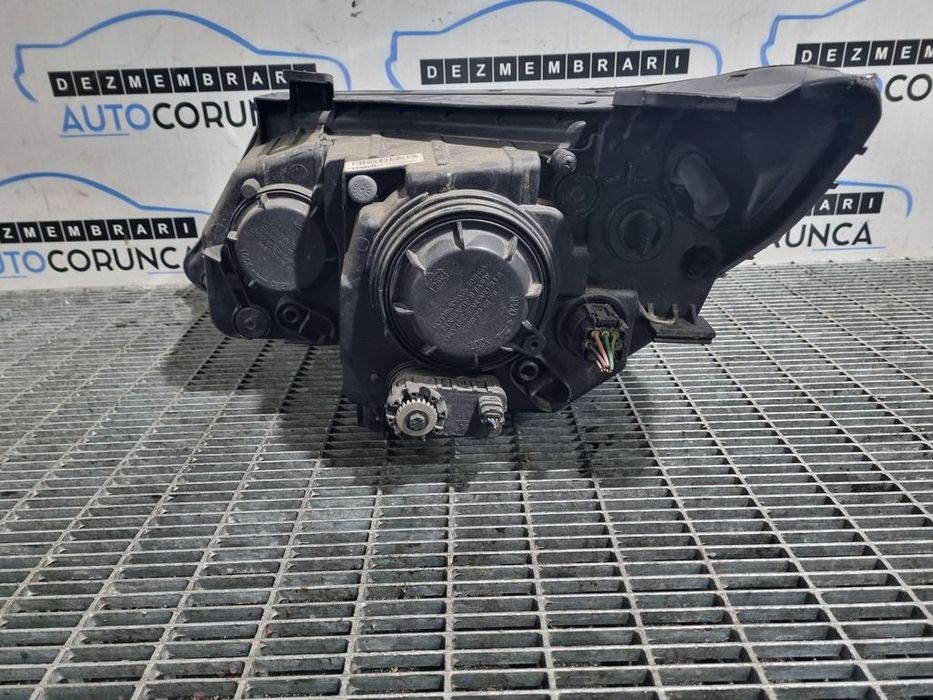 Far Dreapta Kia Sorento II Facelift 2012 - 2014 SUV 4 Usi (1176) Cu lupă