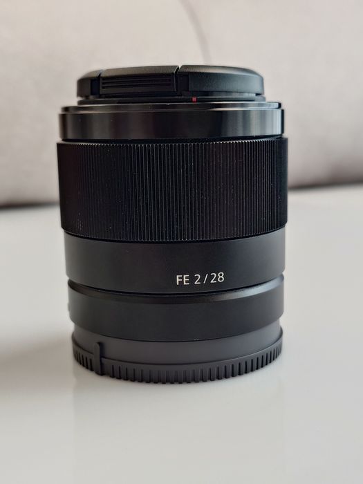Obiectiv Sony 28mm, f2.0, obiectiv wide.