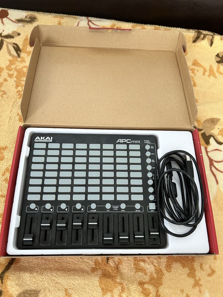 Akai APC mini (миди)(аблетон)