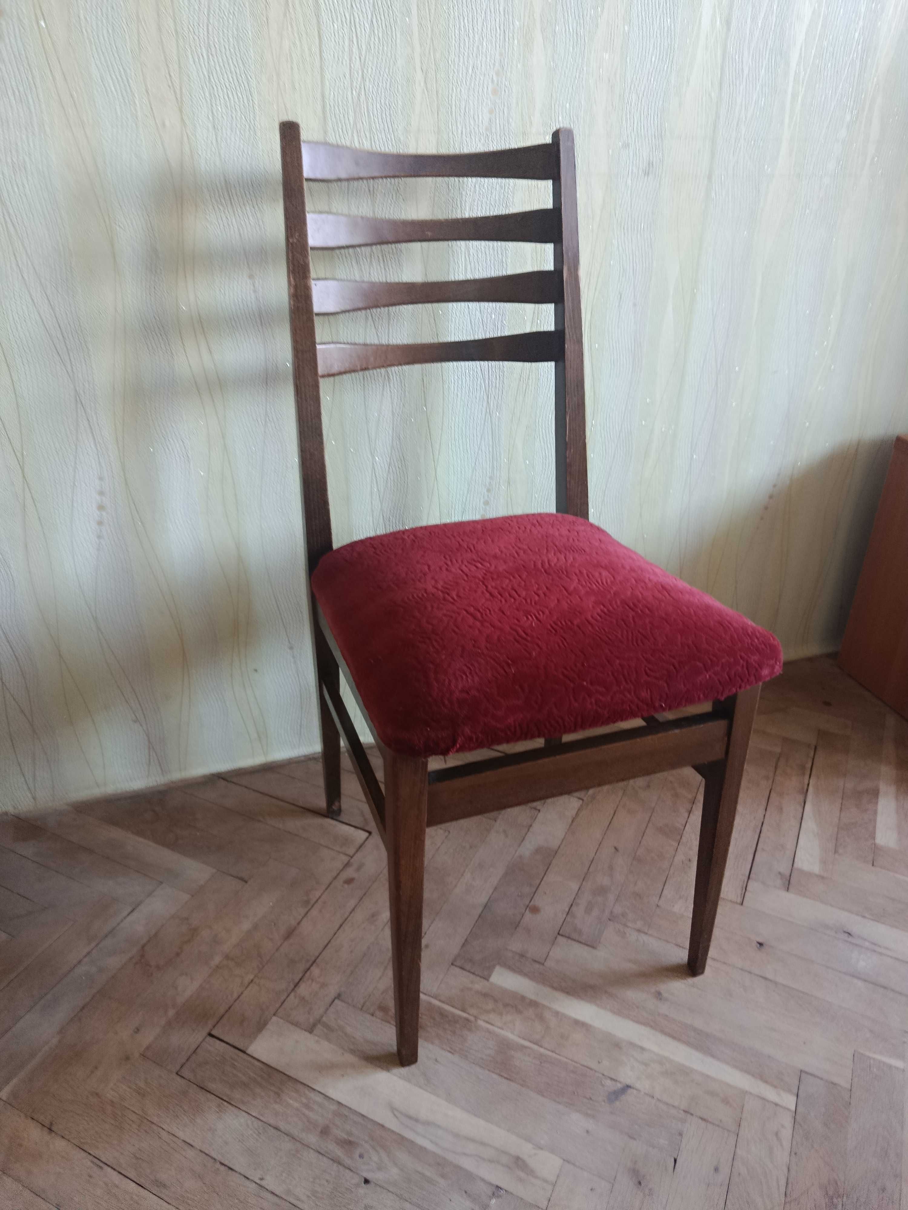 Масички, нощни шкафчета,  трапезни столове, табуретки