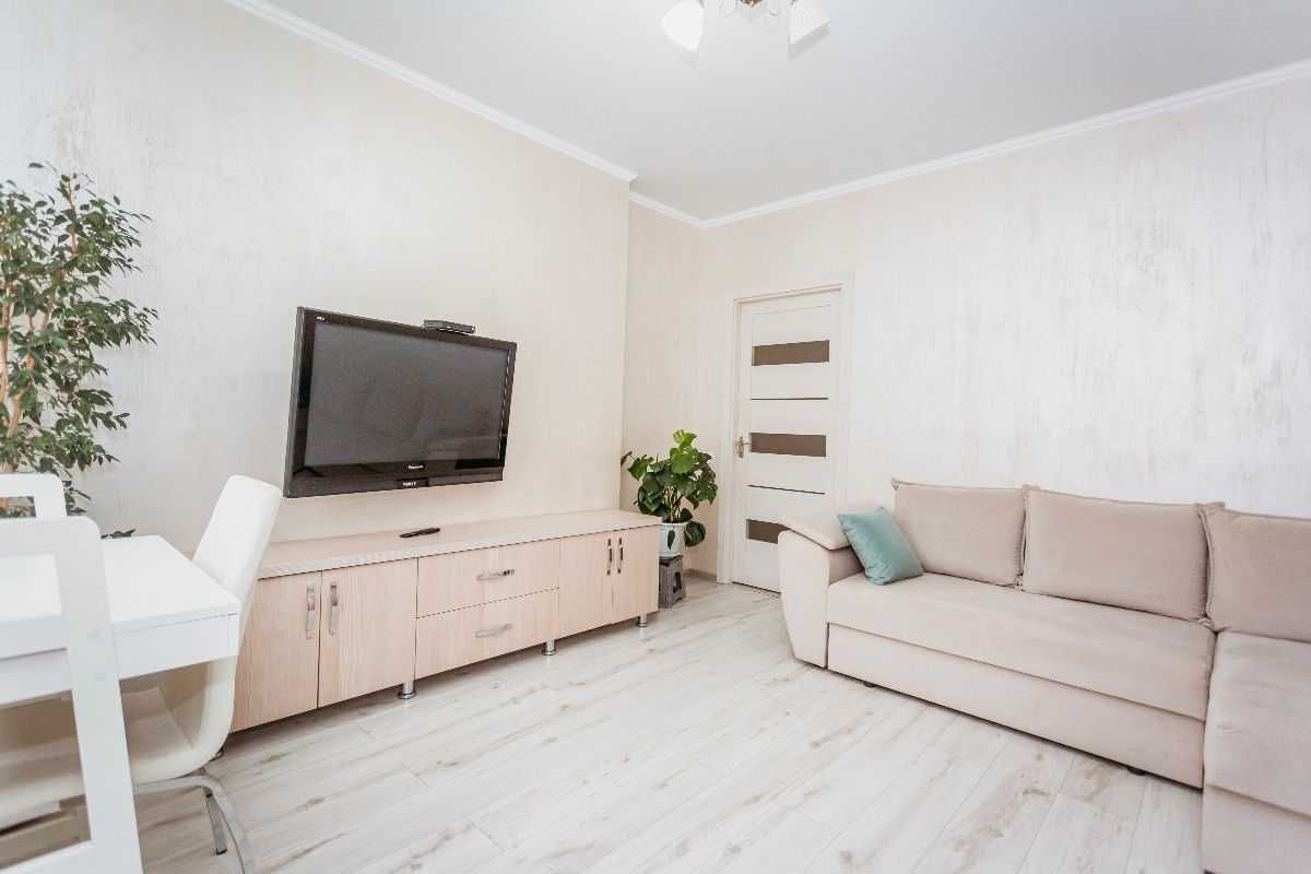 Дава се под наем Двустаен апартамент в София, Зона Б-18 - 65 кв.м за 375 € - Снимка #1