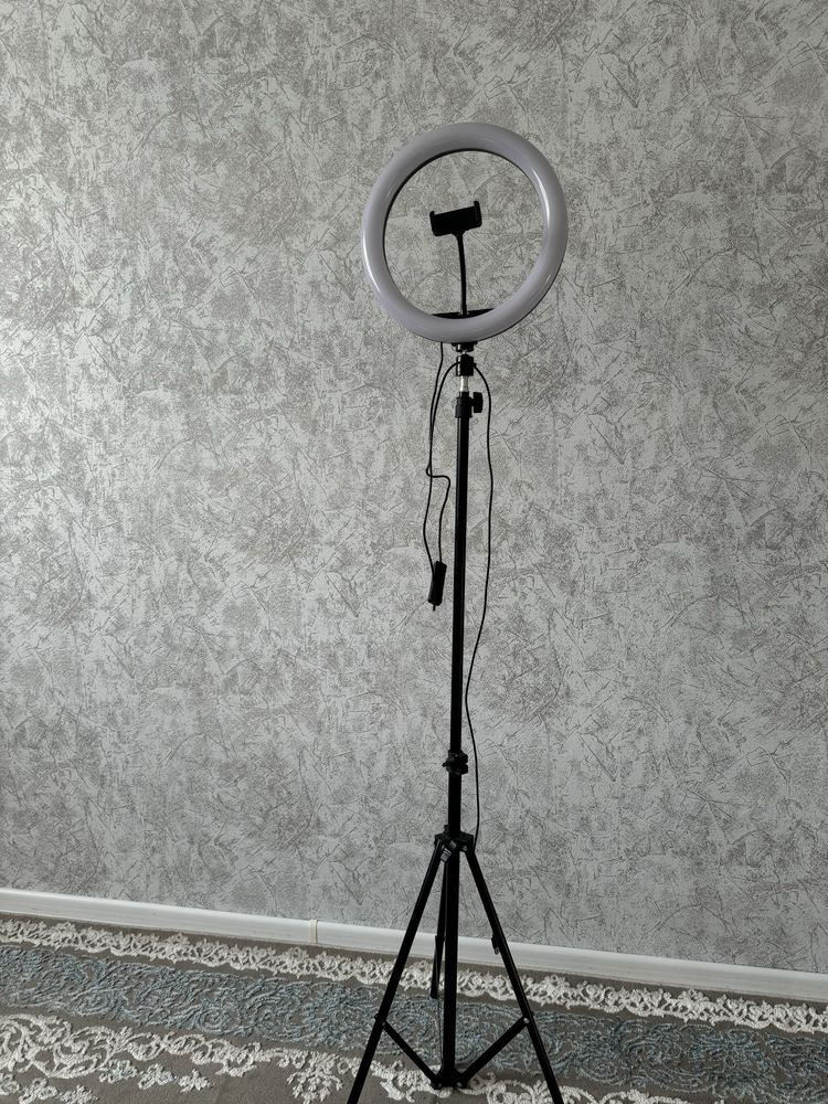 Продам Штатив новый. Цена приелимая.