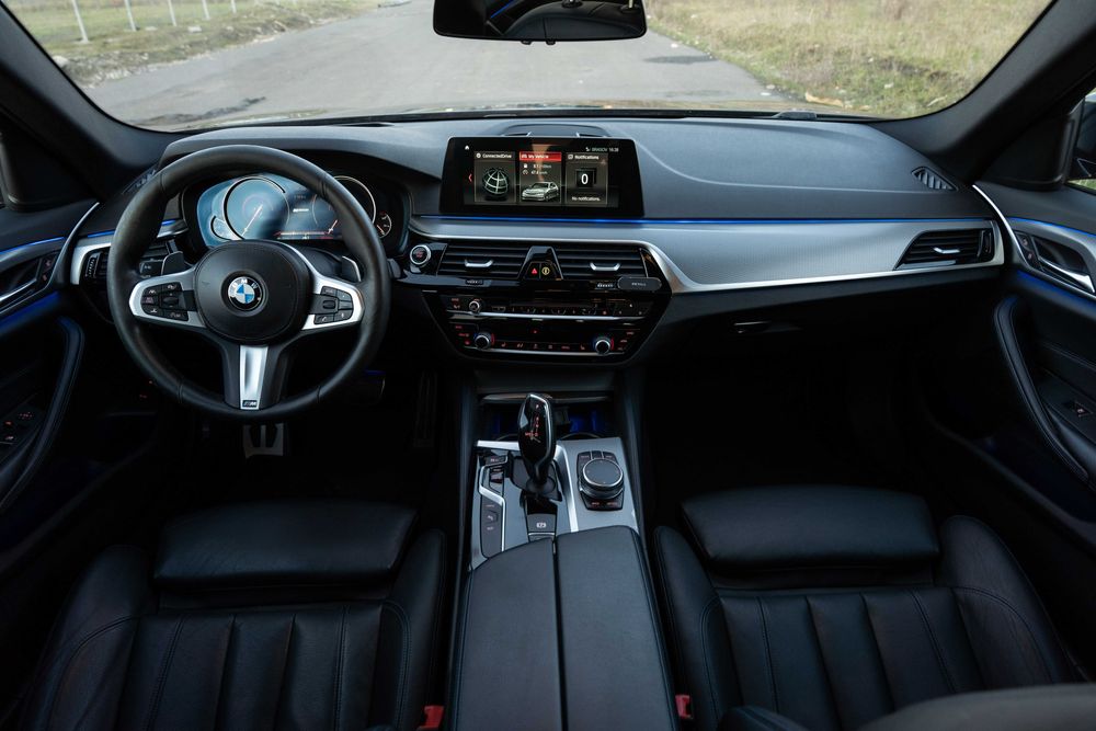 BMW Seria 5 G30 530e 252cp Pachet M, LED, 360, Head Up, Frane M, R19