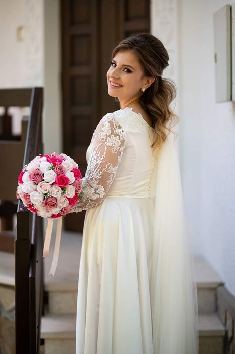 Vand rochie de mireasa marimea S-M