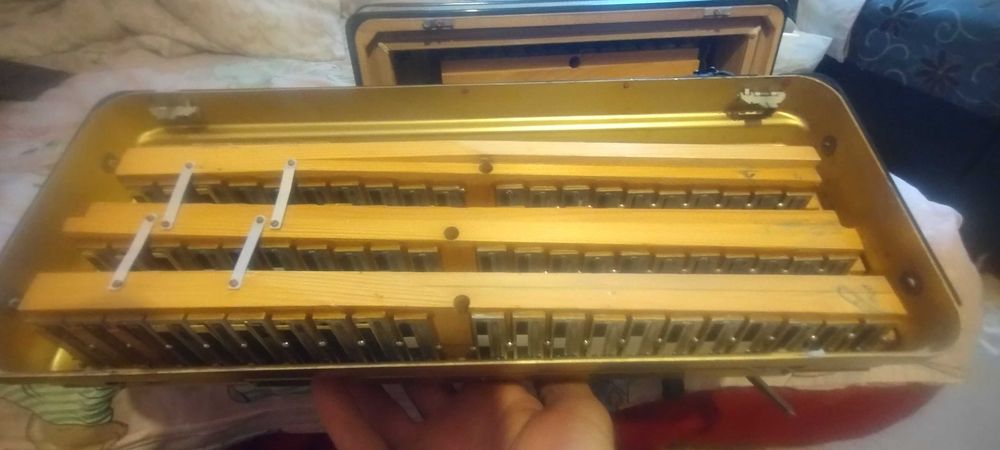 Hohner Virtuola III 120 bași  5 registre +3