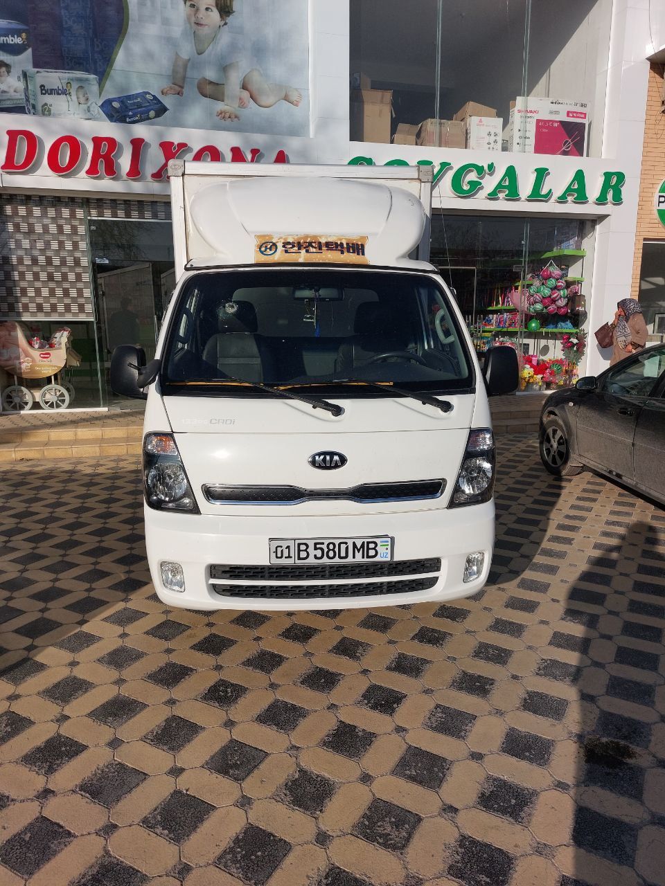 Kia bongo rangi oq