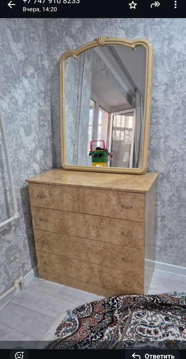 Продам комод с зеркалом.