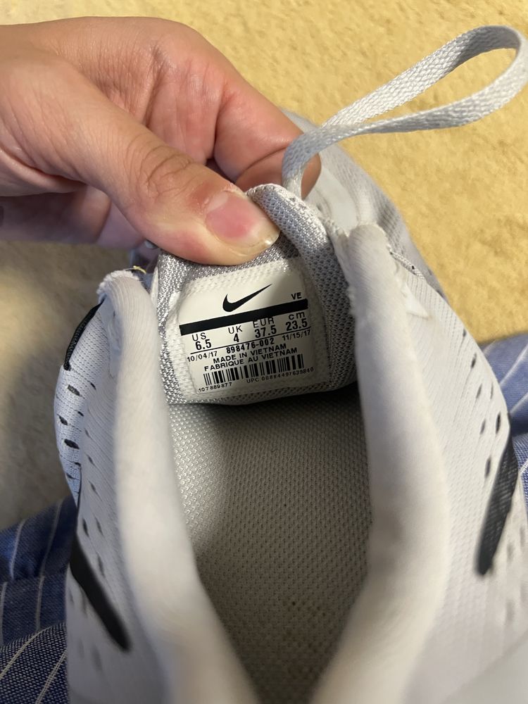 Дамски маратонки Nike