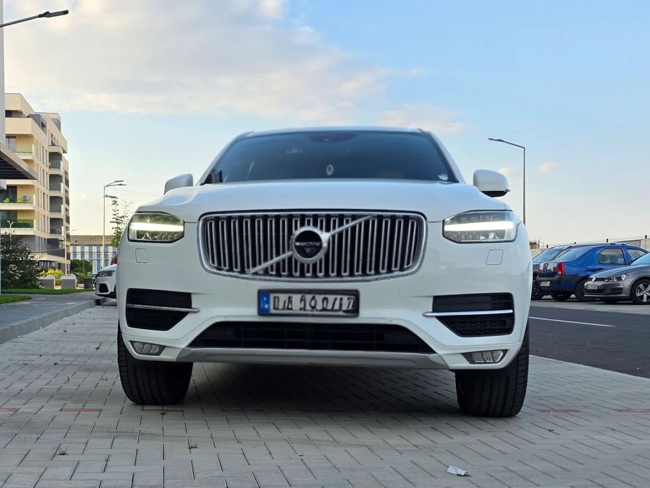 Volvo XC 90 ​De Vânzare: Volvo XC90 D5 Inscription - Eleganță, Siguranță și Perfor