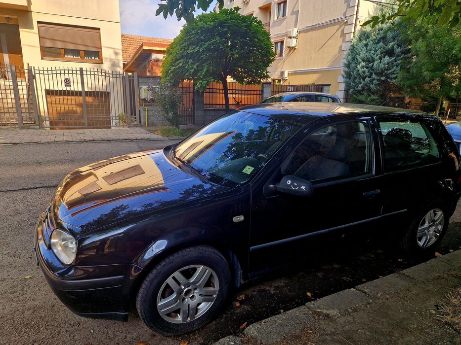 Vând golf 4, 1.4 benzina 
Dou