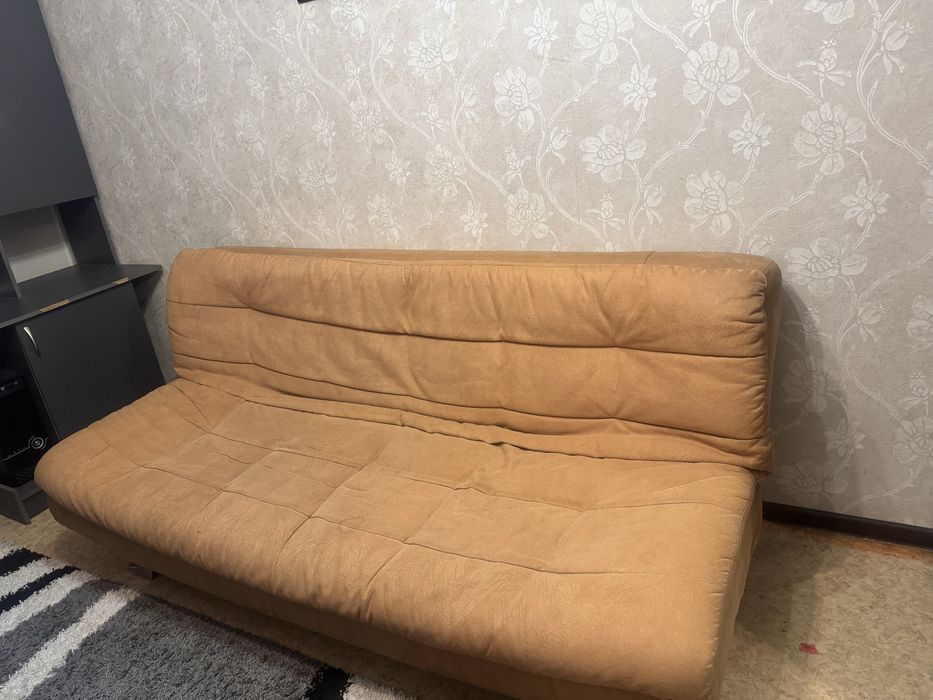 Срочно Продаю диван  раскладной, хорошего качества
