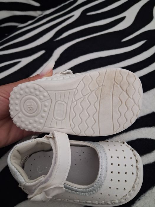 Sandale fetițe numărul 18