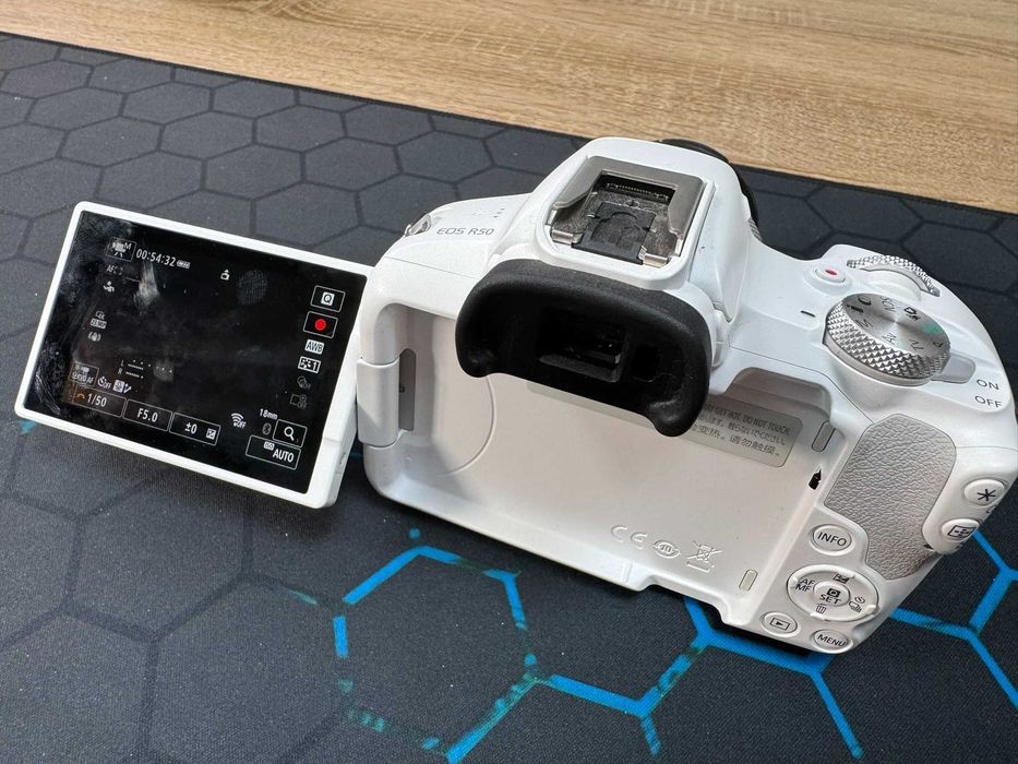 Canon EOS R50 Mirrorless Alb + Obiectiv 18-45mm F4.5-6.3 + GARANTIE