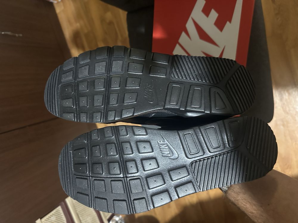 Маратонки  черни nike