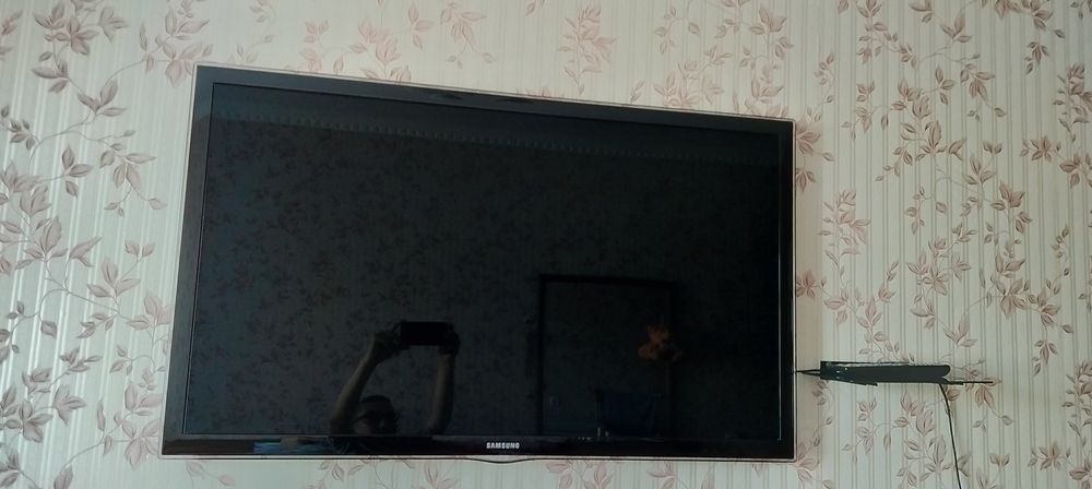 Продам телевизор Самсунг 2011г в отличном состоянии без wi-fi д 127 см