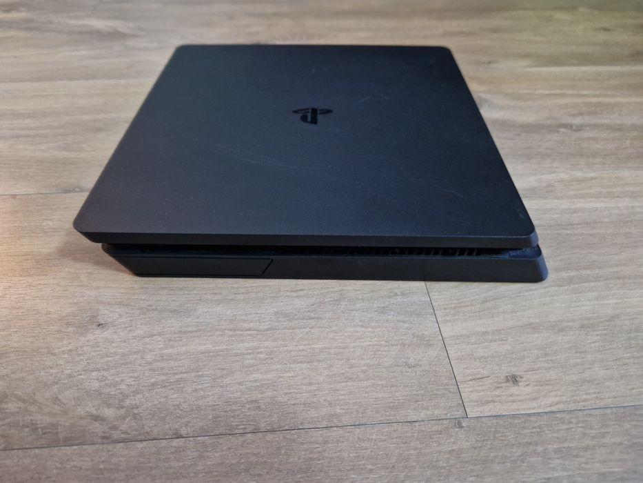 Playstation 4 slim