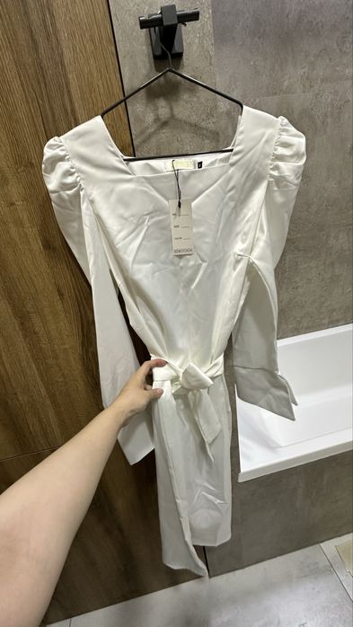 Новое белое платье