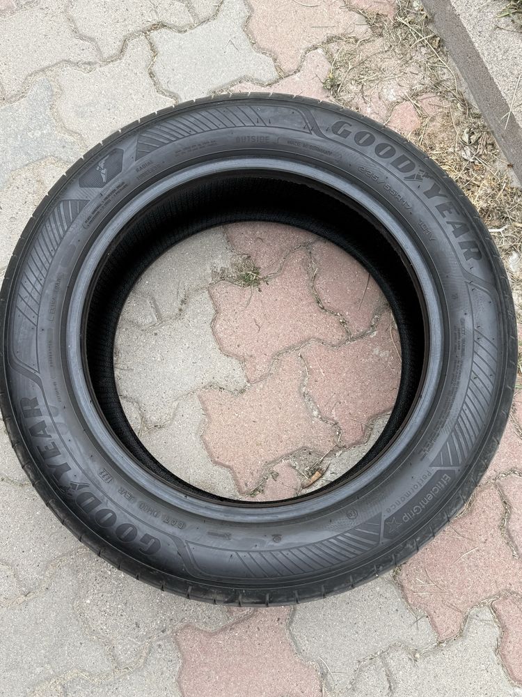Шины немецкие Goodyear снял с бмв ф 10