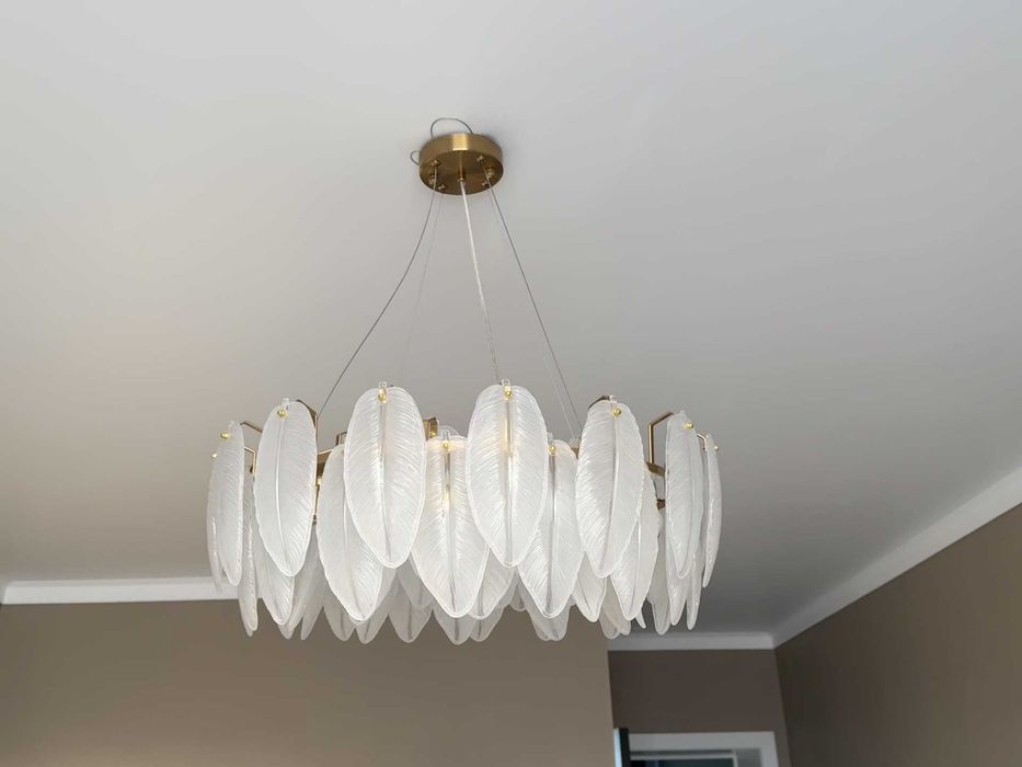 продается люстра