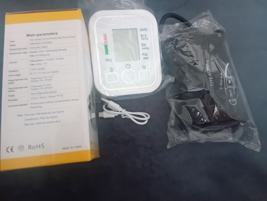 Tensiometru digital de brat.