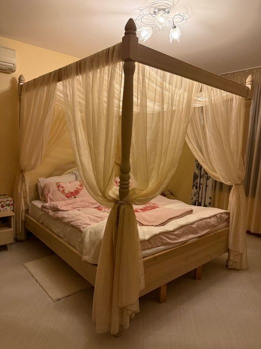 Легло с Балдахин