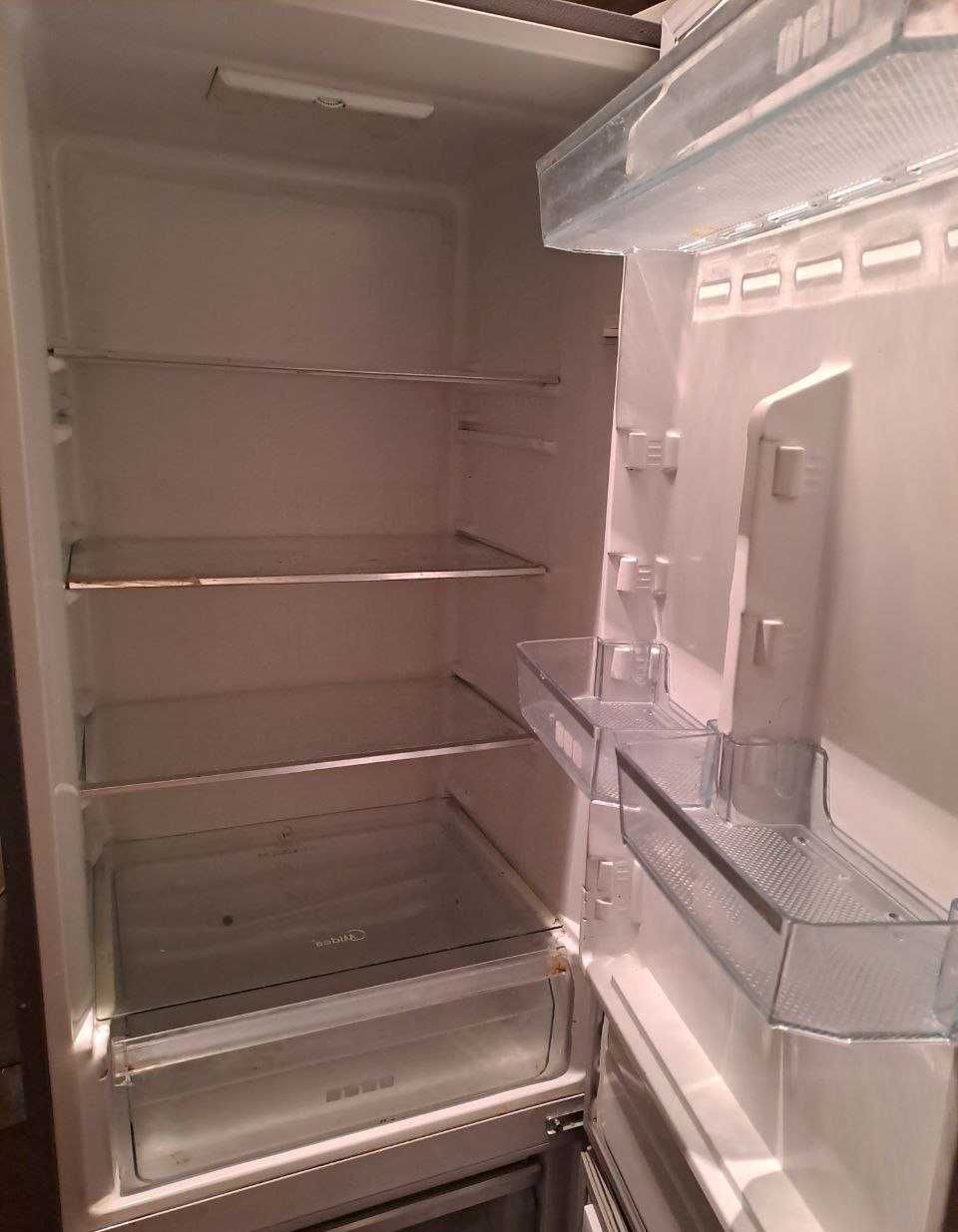 Продаю Холодильник двухкамерный Midea 377rn