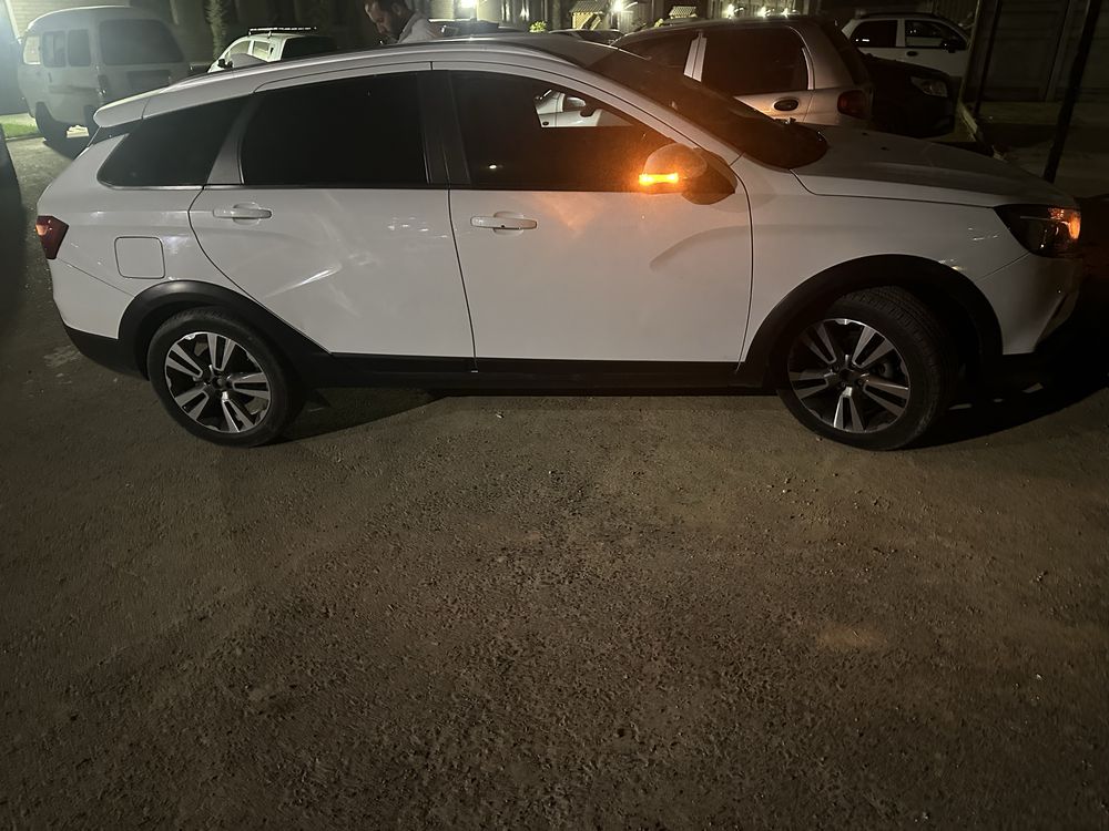 Lada vesta cros holati zor kraska toza hech qanday ishi yoq