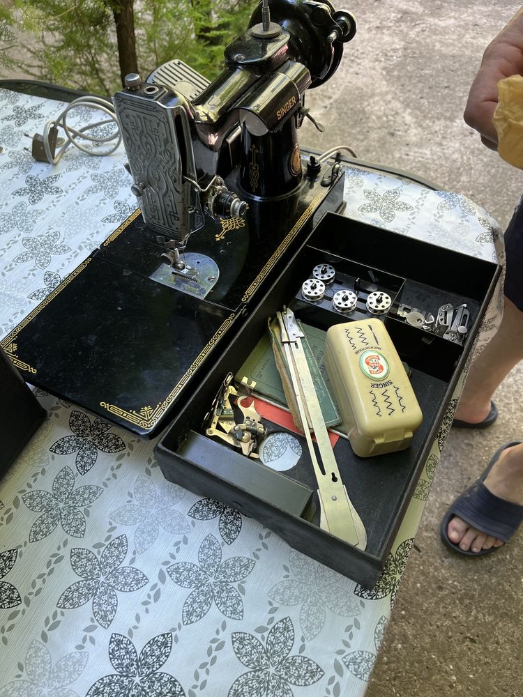 Singer 222K шиеща машина антика