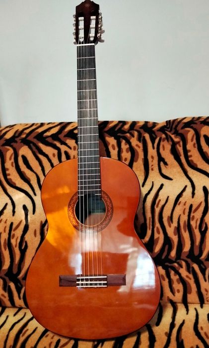 Yamaha C40 с вграденa електроника Fishman 301