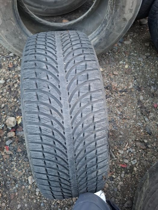 Vand 1 anvelopa 255 55 20 michelin de iarna