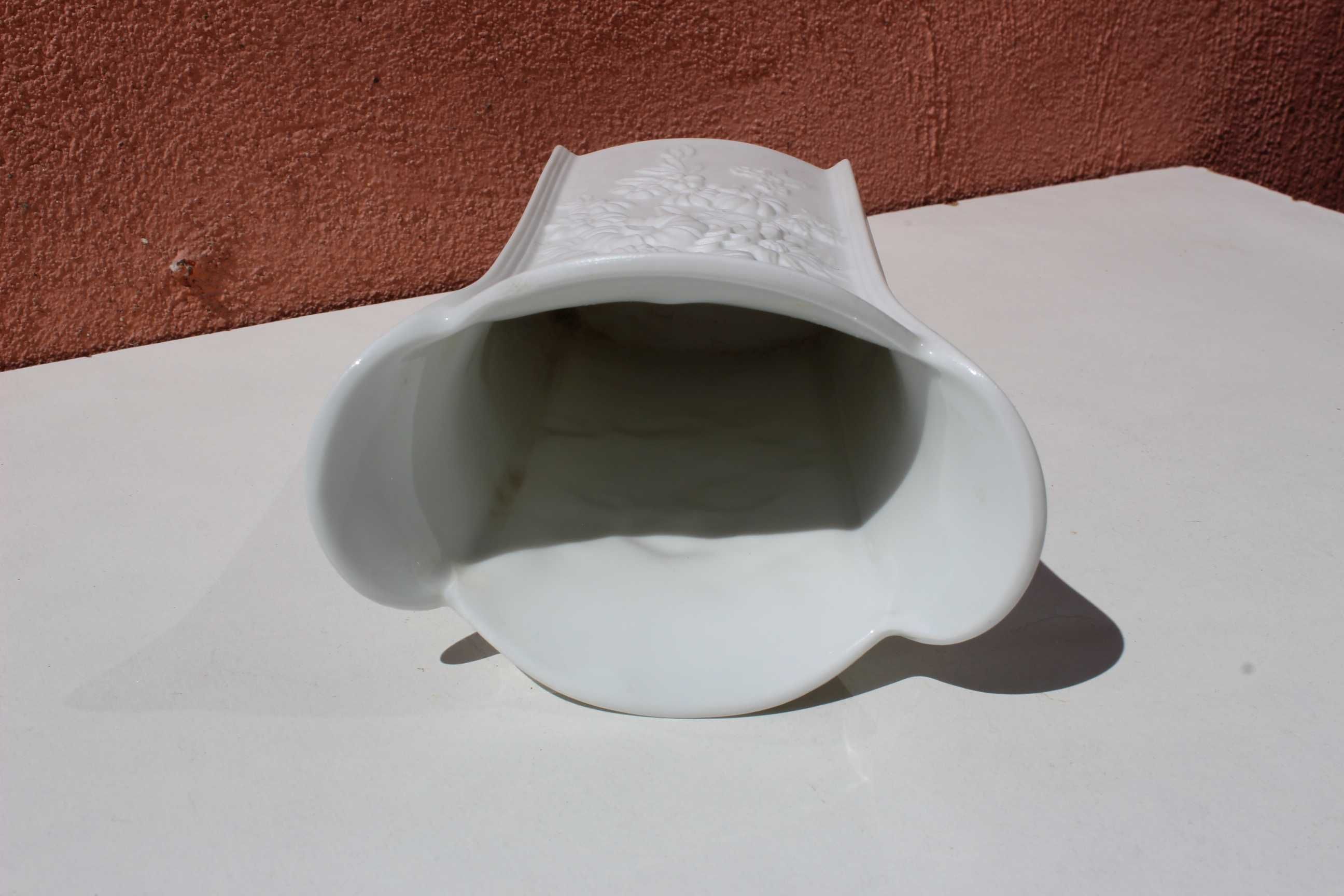 Vas flori portelan colectie bisque in relief AK KAISER, M Frey, Floral