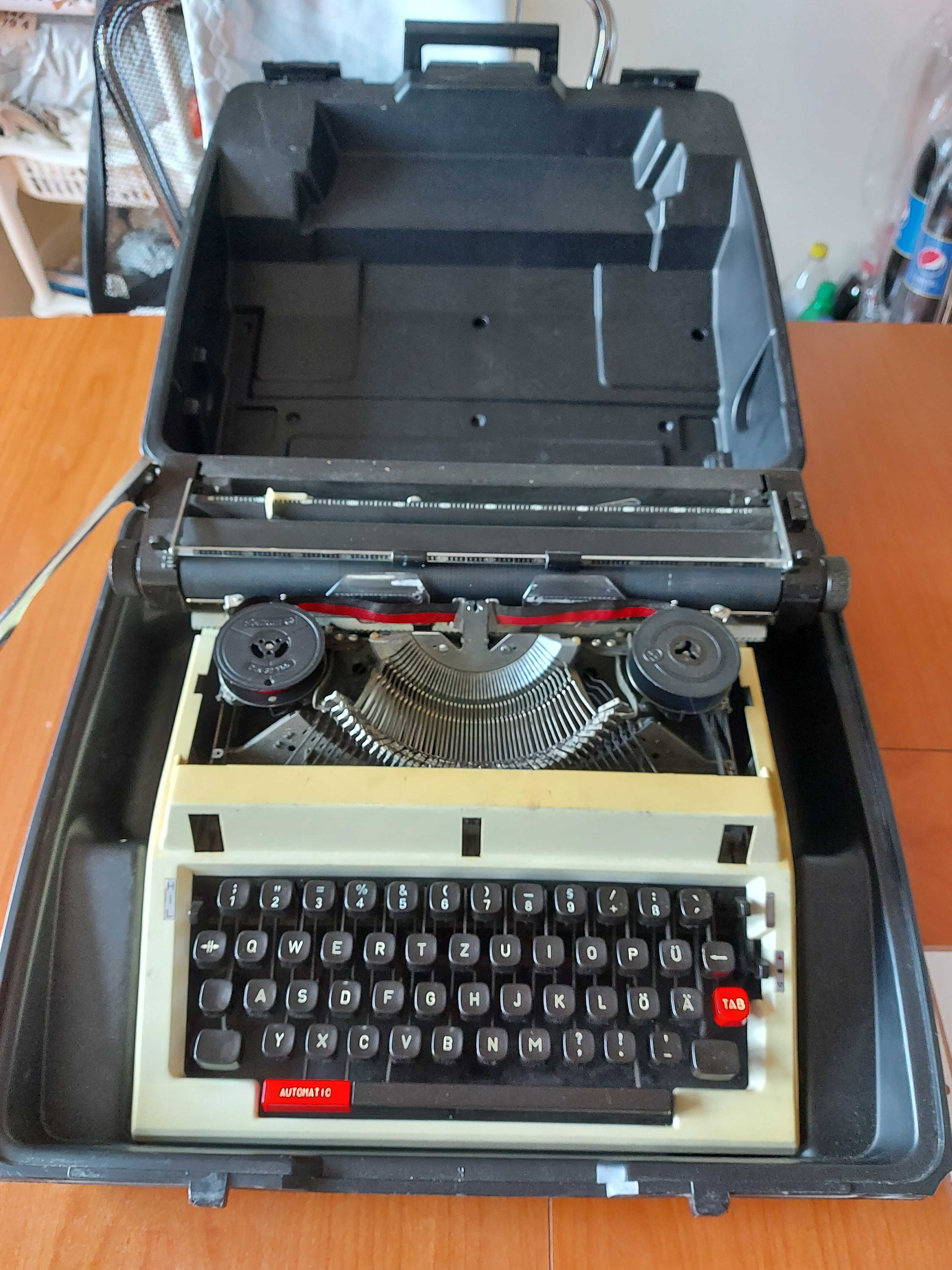 преносима механична пишеща машина на латиница - 2 броя