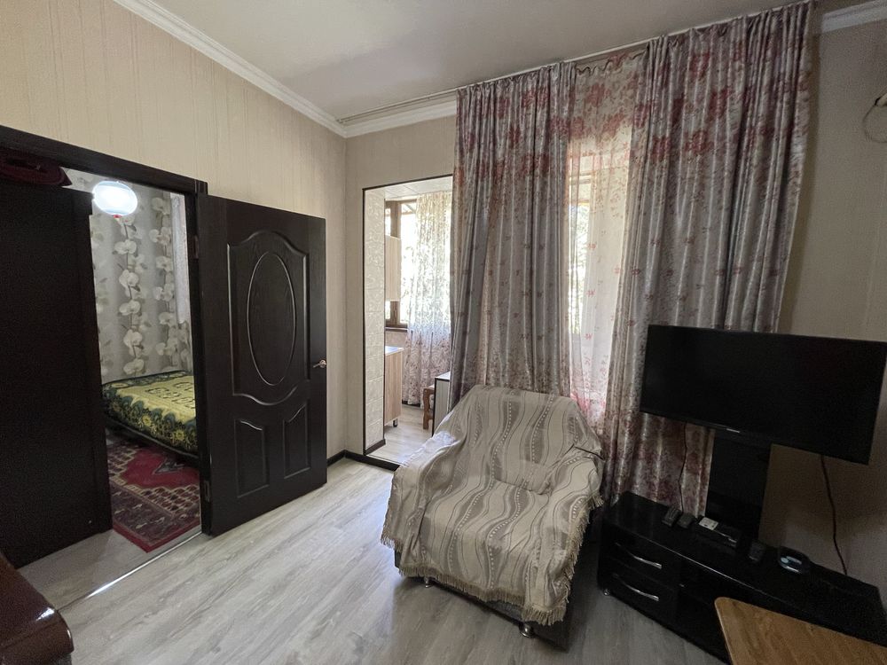 Продажа квартиры 2 этаж 1-комн 38 м2 чистая с обстановкой