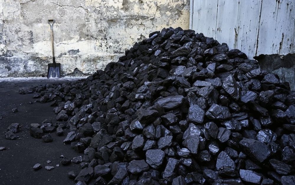 Перекидаем уголь Разнарабочие