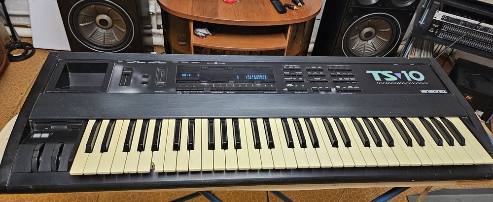 Ретро аммериканский  синтезатор