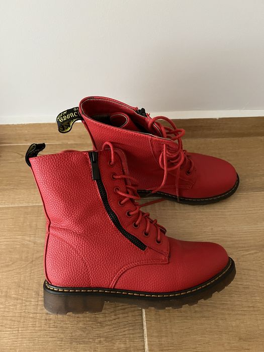 Червени Зимни Боти