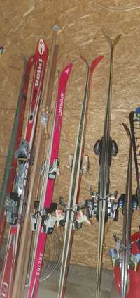 Vând schiuri diferite mărci