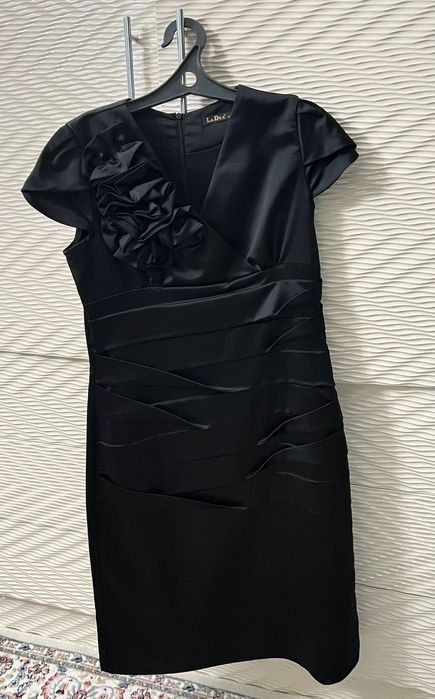 Продам платье  чёрного цвета