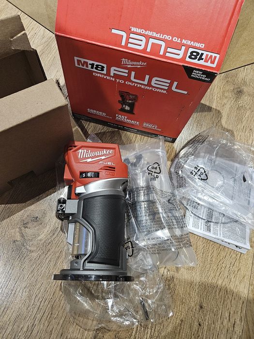 Milwaukee freza de contur 2723-20