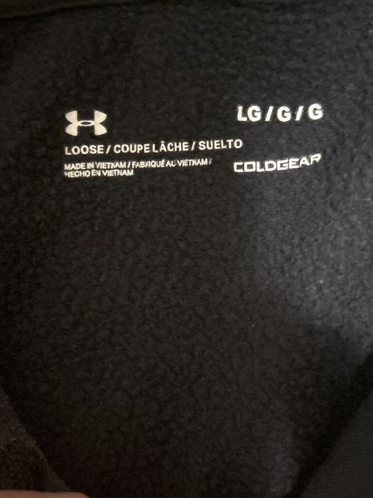 Черен суитчър на Under Armor