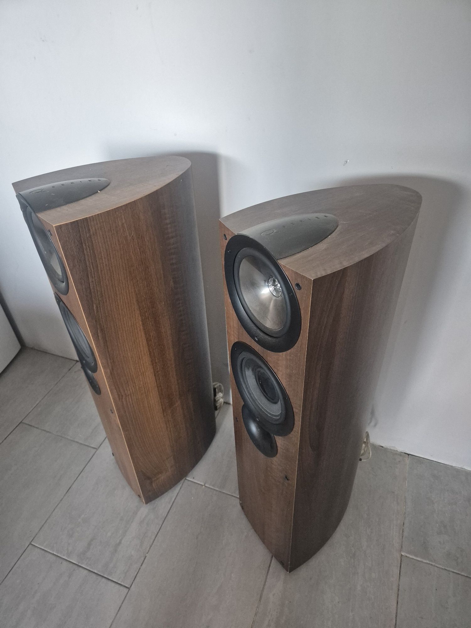 Тонколони KEF iQ70