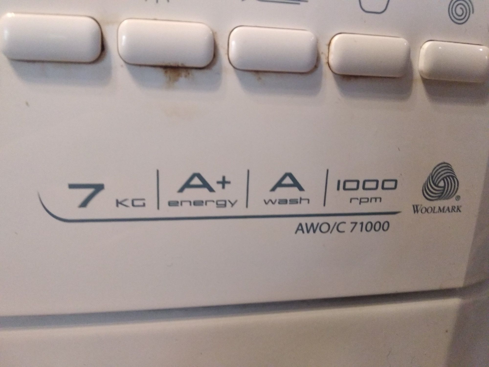 Продавам пералня Whirlpool 6th Sense за части 7кг
На снимките се вижда