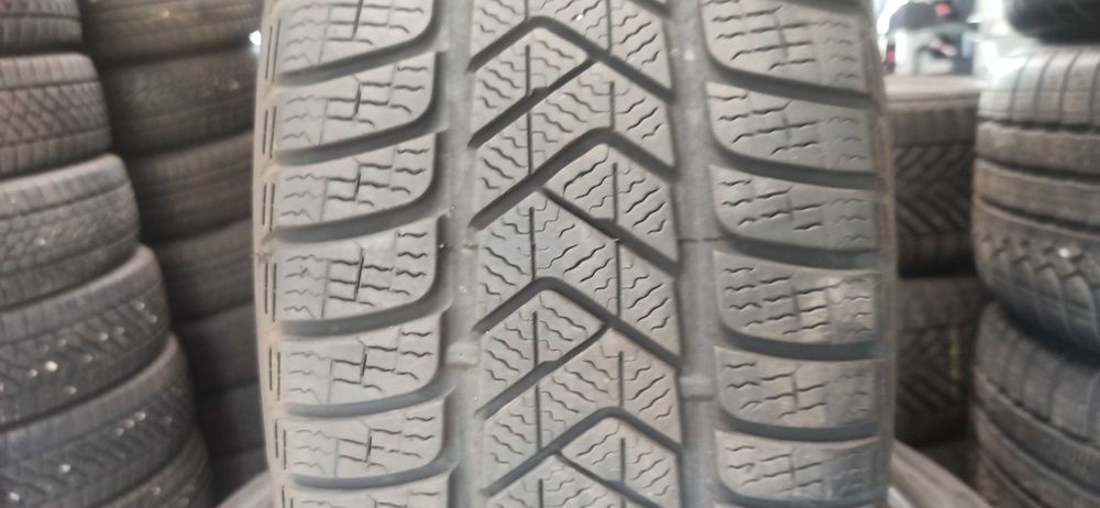 2бр.зимни гуми 235/50/18 Pirelli